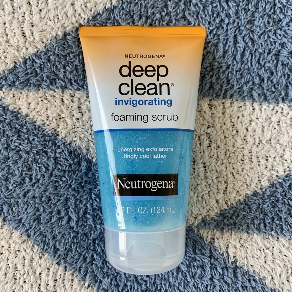 Neutrogena Deep Clean Invigorating Foaming Scrub